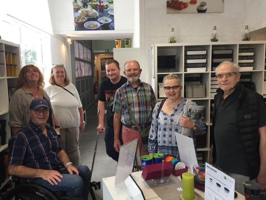 Mitglieder der Unabhängigen Wählervereinigung Mindener Initiative (MI) besichtigten das heimische Unternehmen Ornamin. Fotos: MI